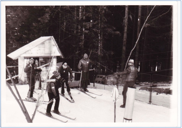 Doln� stanice nov�ho vleku. Zprava:ing.Petr T�ra, V�clav R�cker,   Jan Holub, ing.Ji�� Petera, Pavel Doubrava, Jan Teichman