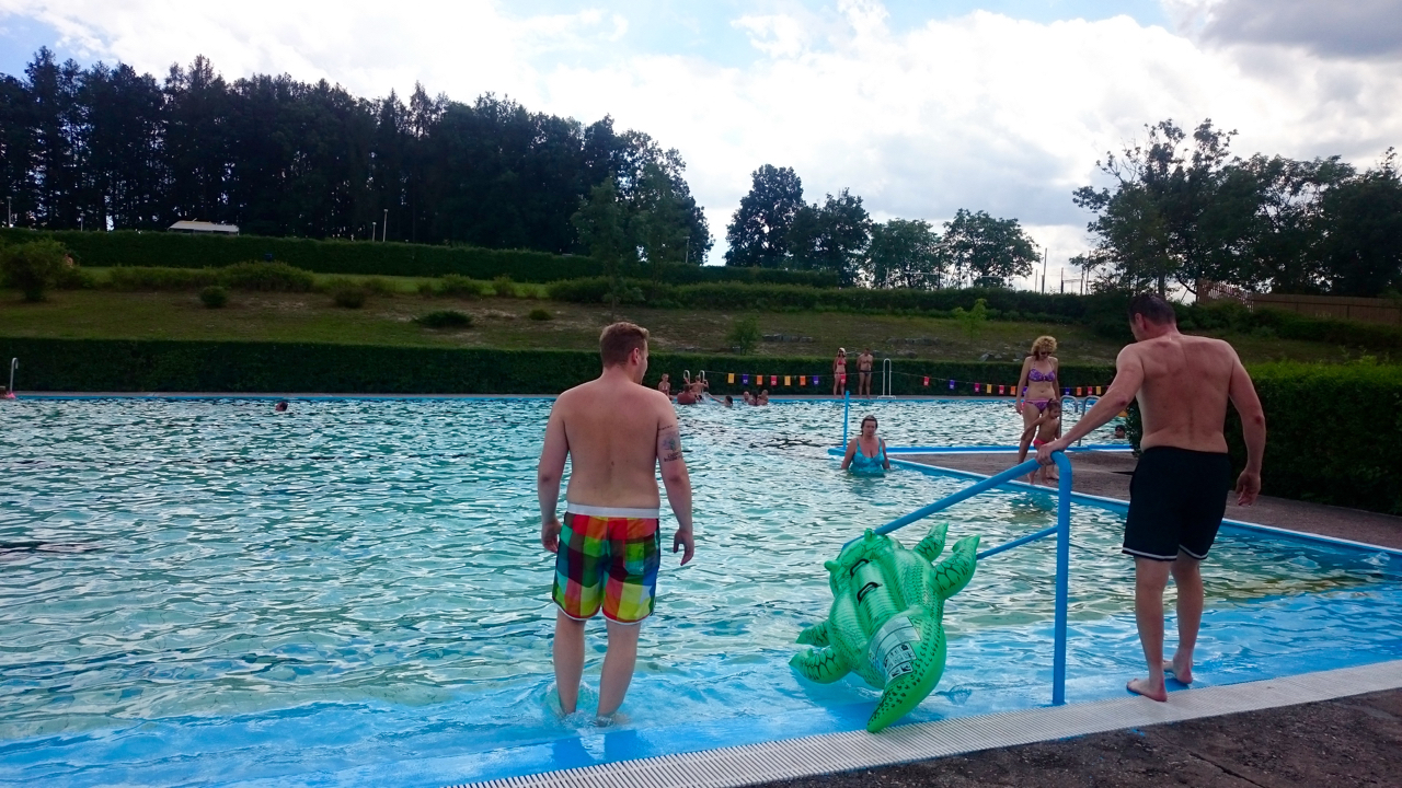 Pozvoln� vstup do baz�nu