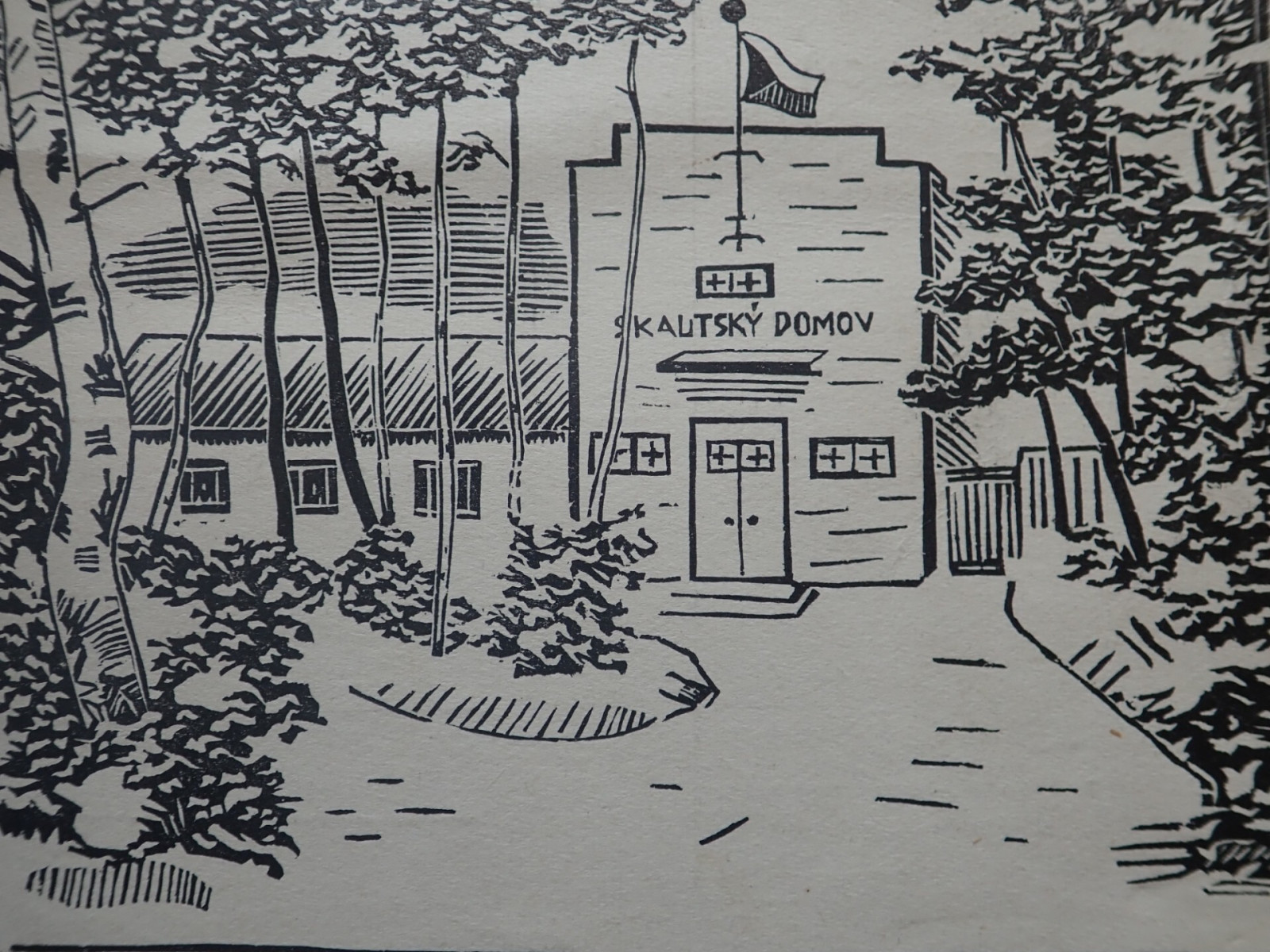 Druh� skautsk� domov vybudovan� v roce 1933, kter� st�l v sousedstv� pivovaru. Fotografie jsou a� z roku 1977, kdy byl tento n� objekt z rozhodnut� M�stsk�ho n�rodn�ho v�boru zbo�en.